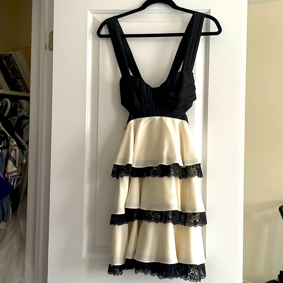Beautiful black and white bebe dress - Picture 1 of 4
